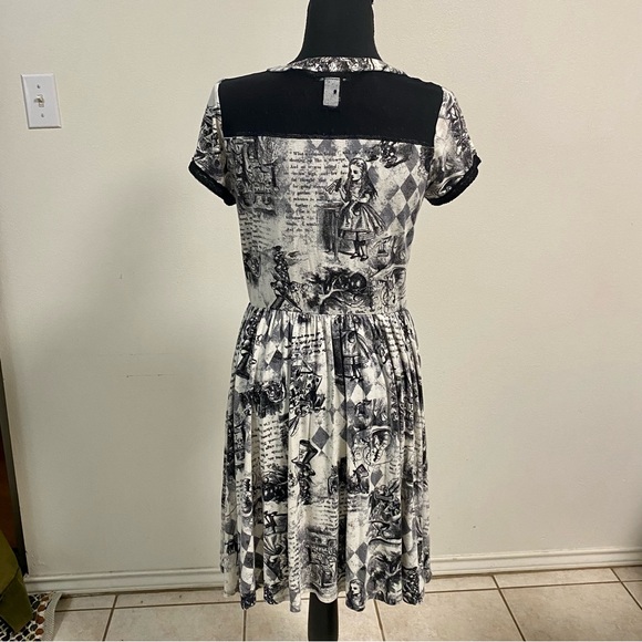 Hot Topic Alice in Wonderland Storybook Dress Size Medium - Picture 5 of 15